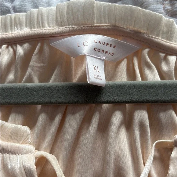Lauren Conrad Elegant Cream Women's Blouse Size XL - Picture 3 of 4